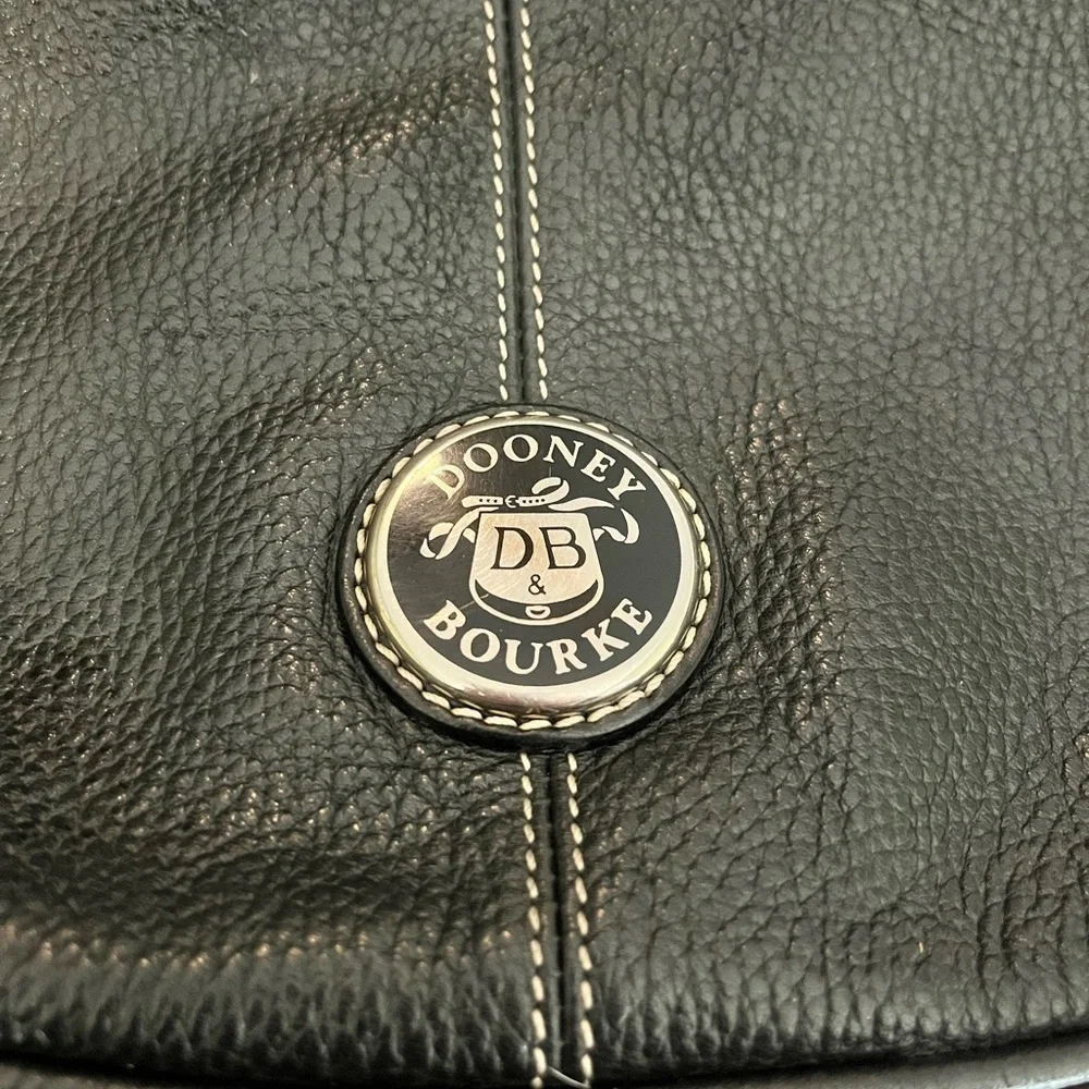 Vintage Dooney & Bourke Black Pebble  Flat Leather Hobo Shoulder Bag Y2K - Picture 2 of 4
